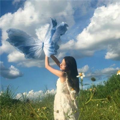 坐着轮椅飞上天空